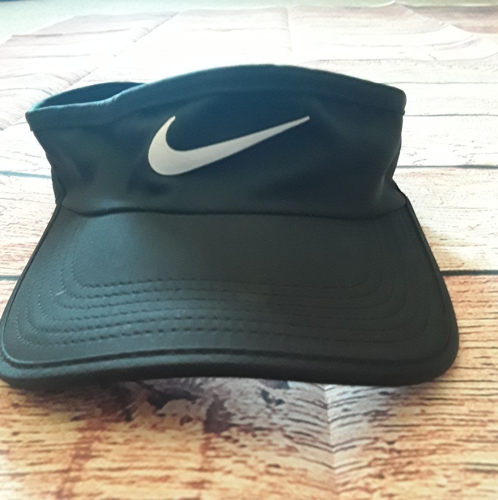 NIKE Dri-Fit Feather Light Hat